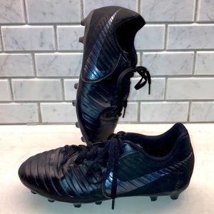 Nike Tiempo Soccer Cleats boys US size 5 black